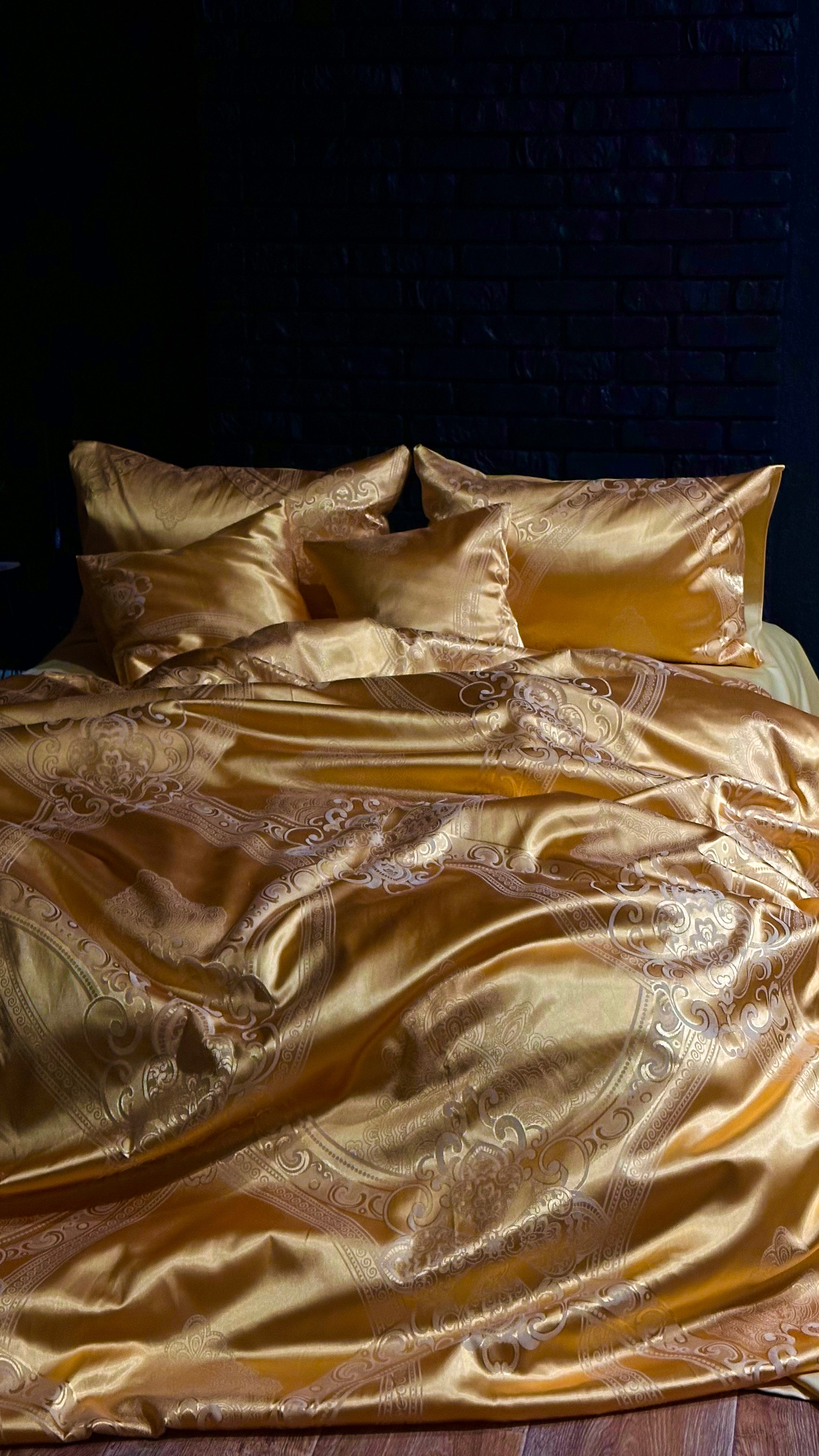 Jacquard & Cotton Sateen Bedding Set - Golden
