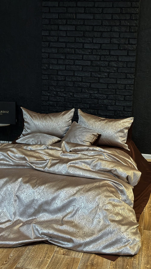 Jacquard & Cotton Sateen Bedding Set