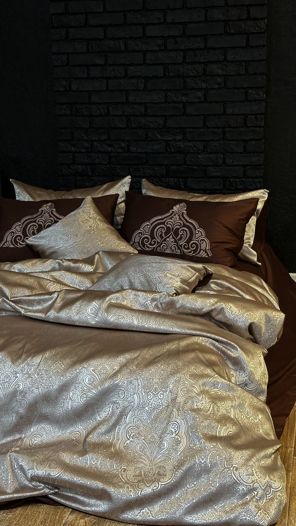 Jacquard & Cotton Sateen With Embroidery Bedding Set - Chocolate