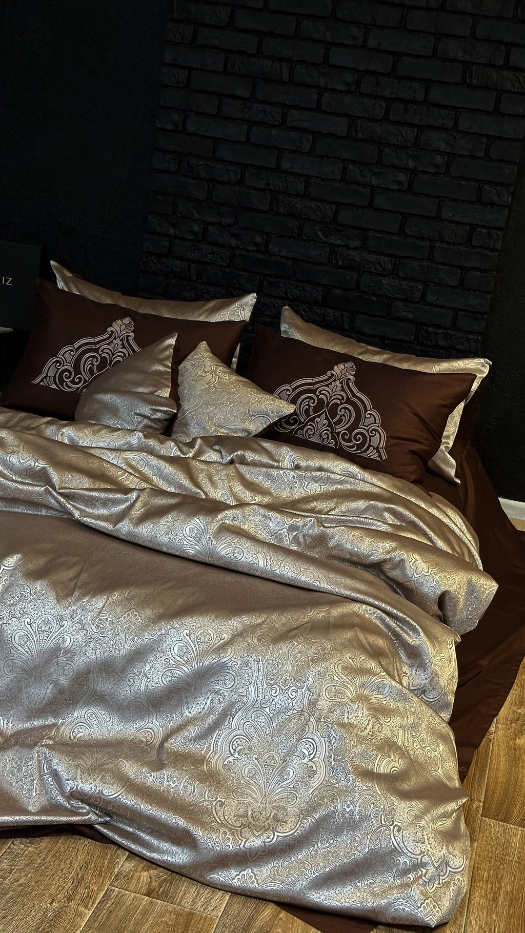 Jacquard & Cotton Sateen With Embroidery Bedding Set - Chocolate