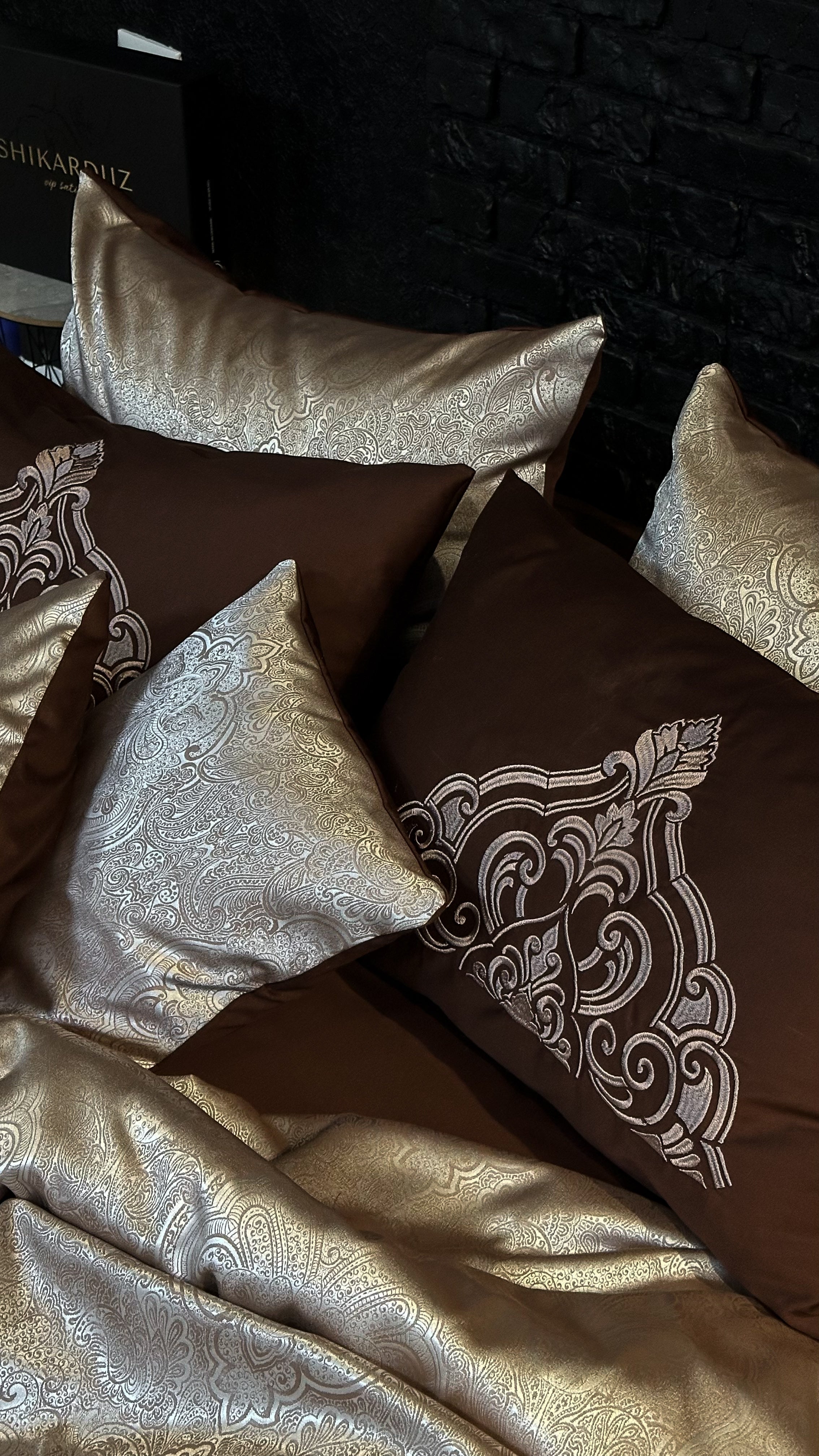 Jacquard & Cotton Sateen With Embroidery Bedding Set - Chocolate