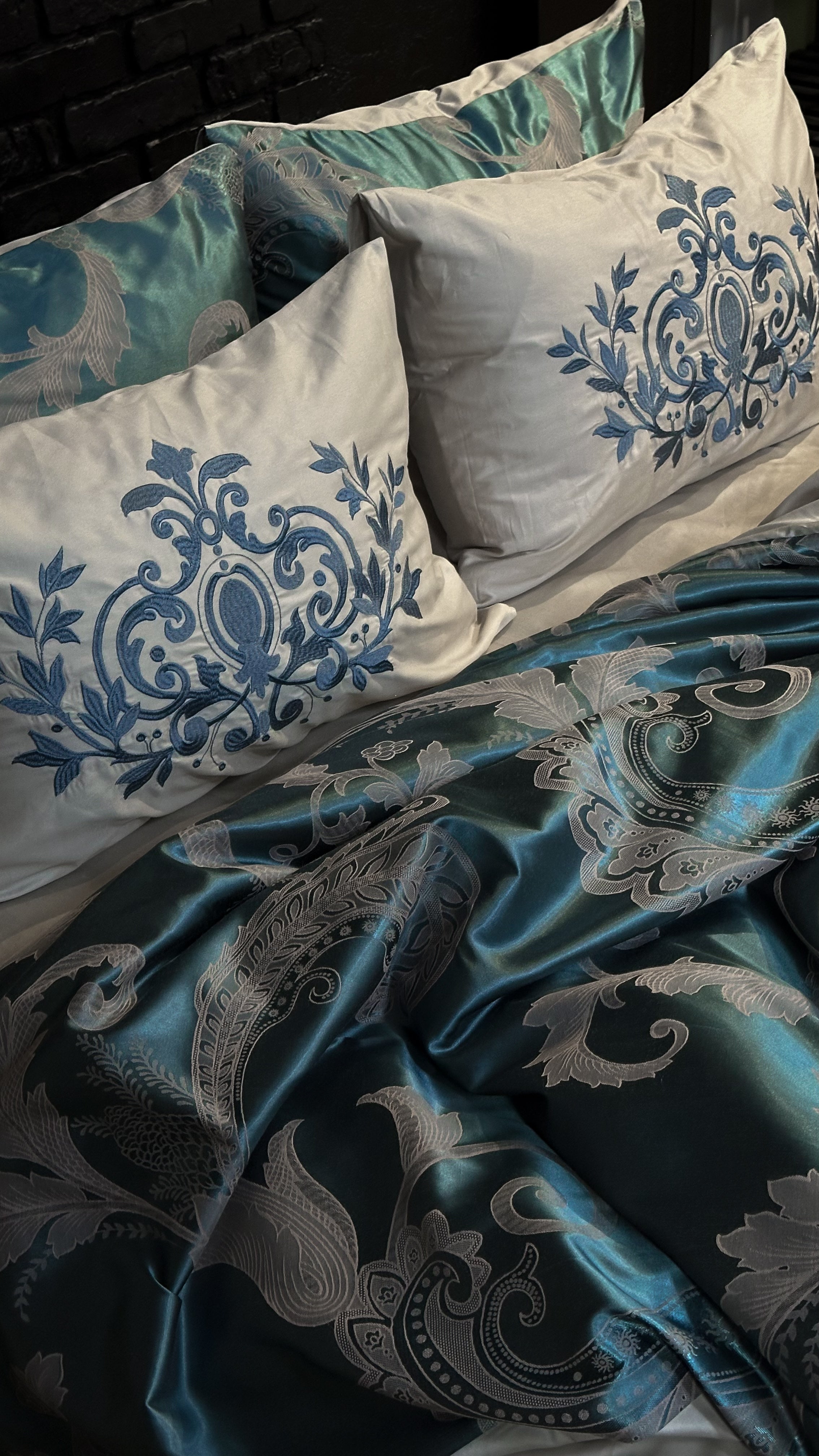 Jacquard & Cotton Sateen With Embroidery Bedding Set