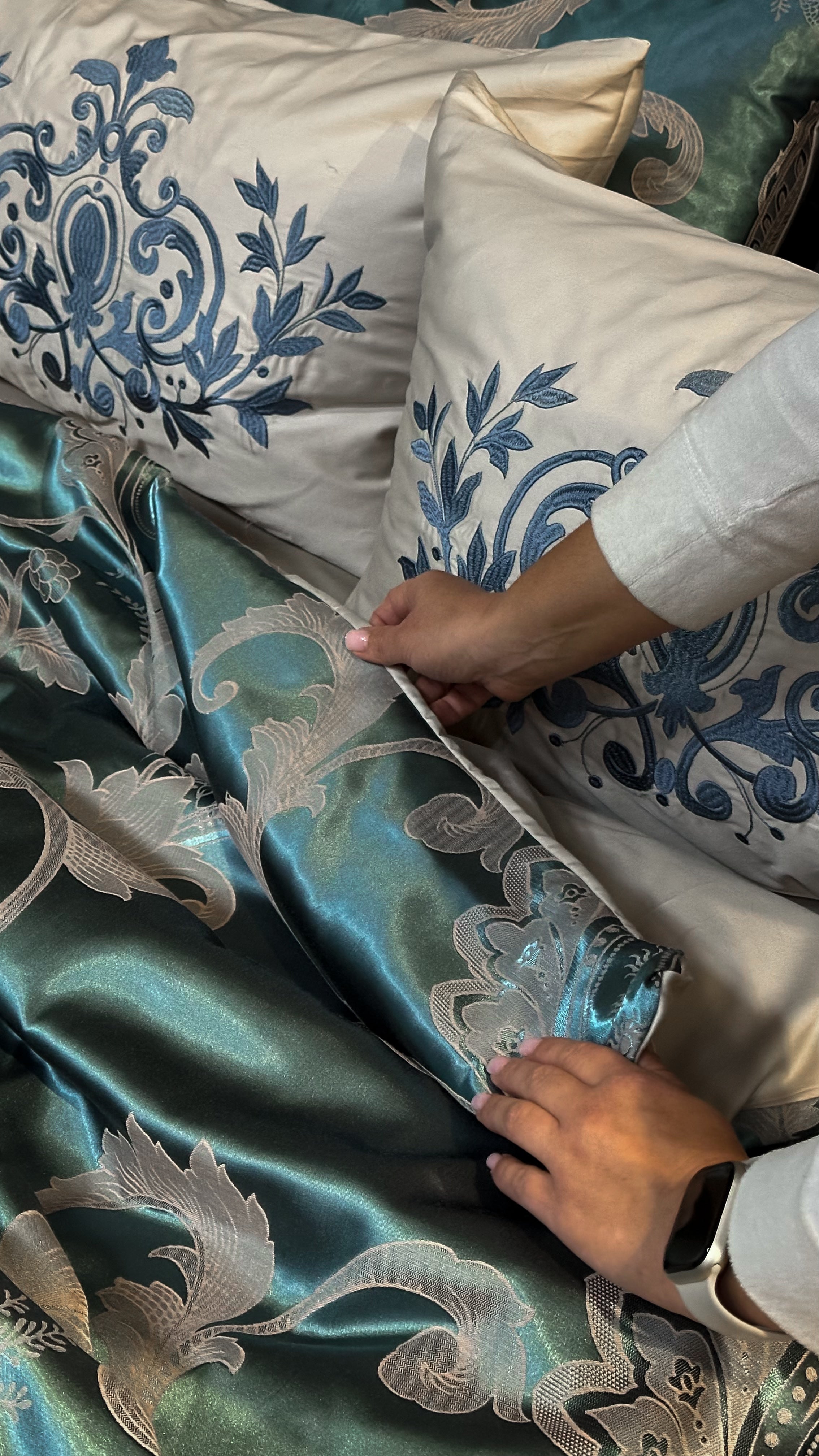 Jacquard & Cotton Sateen With Embroidery Bedding Set - Ocean