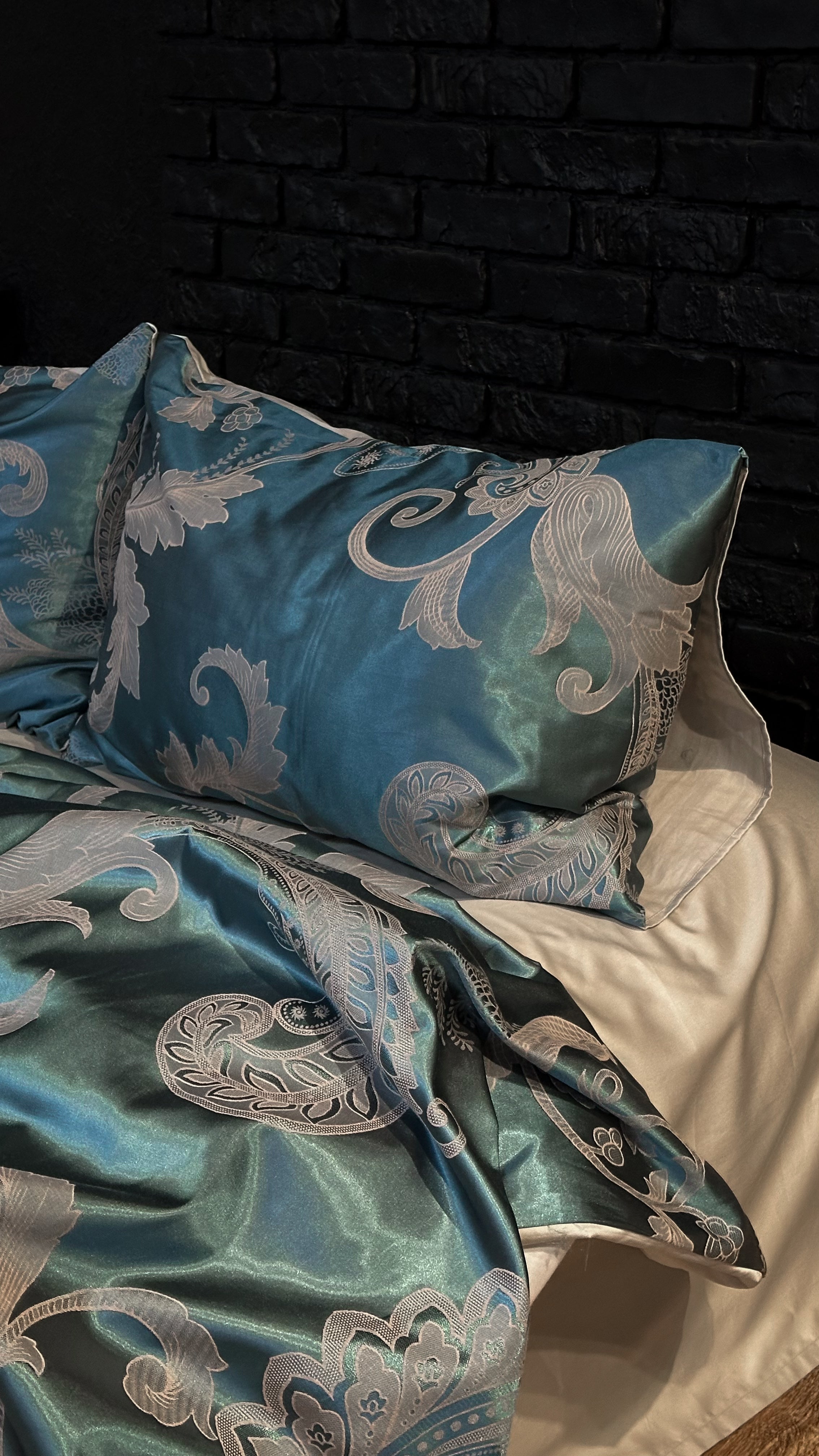 Jacquard & Cotton Sateen Bedding Set