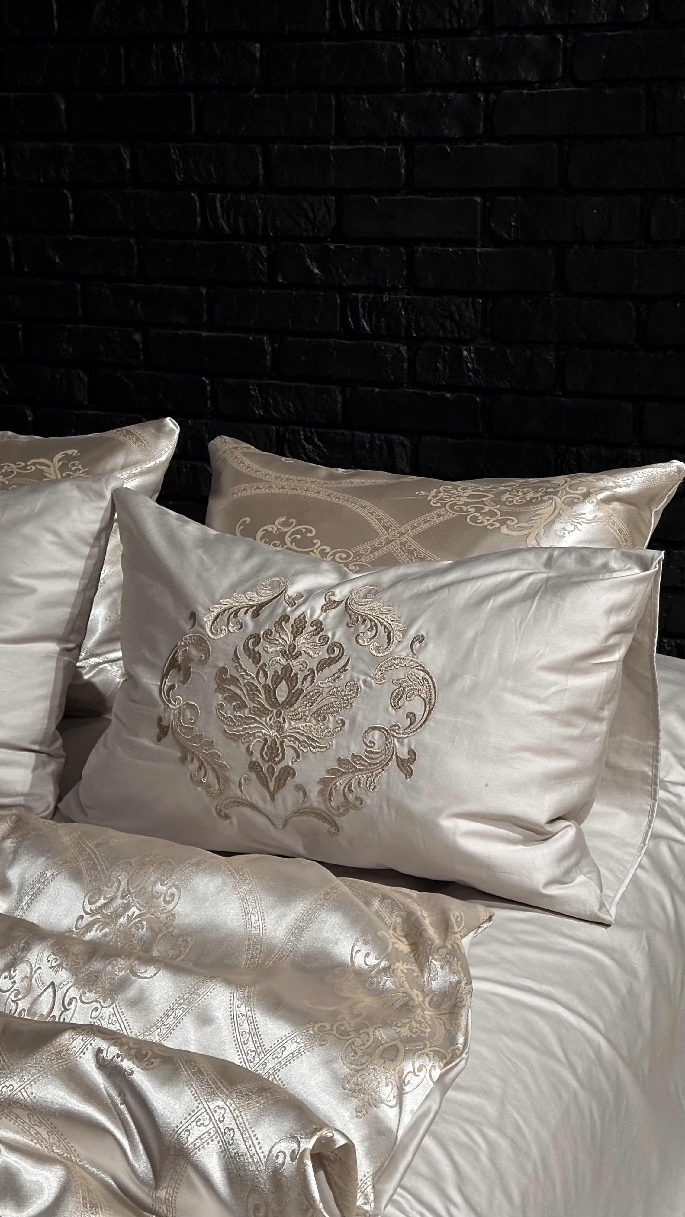 Jacquard & Cotton Sateen With Embroidery Bedding Set