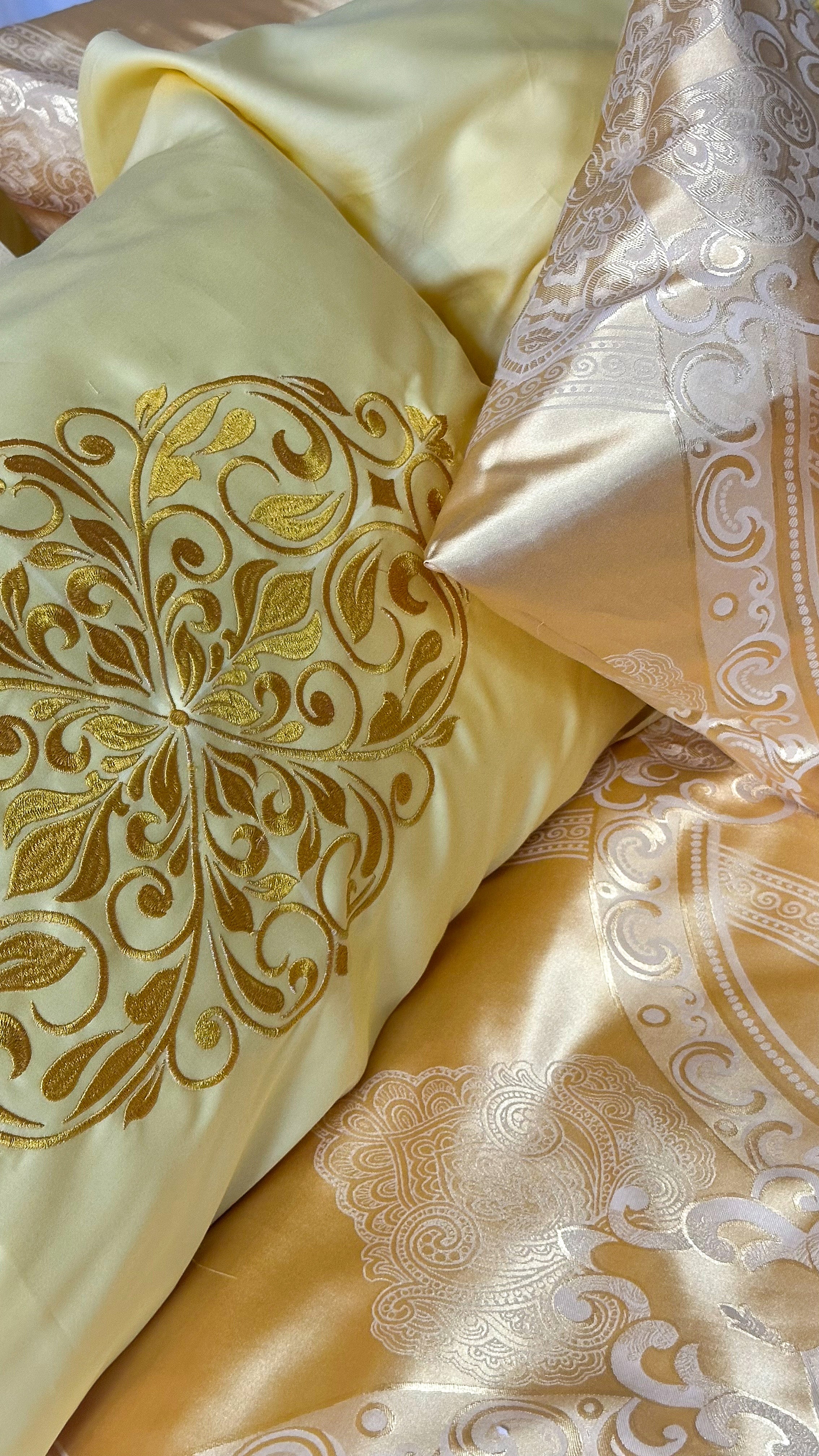 Jacquard & Cotton Sateen With Embroidery Bedding Set - Golden