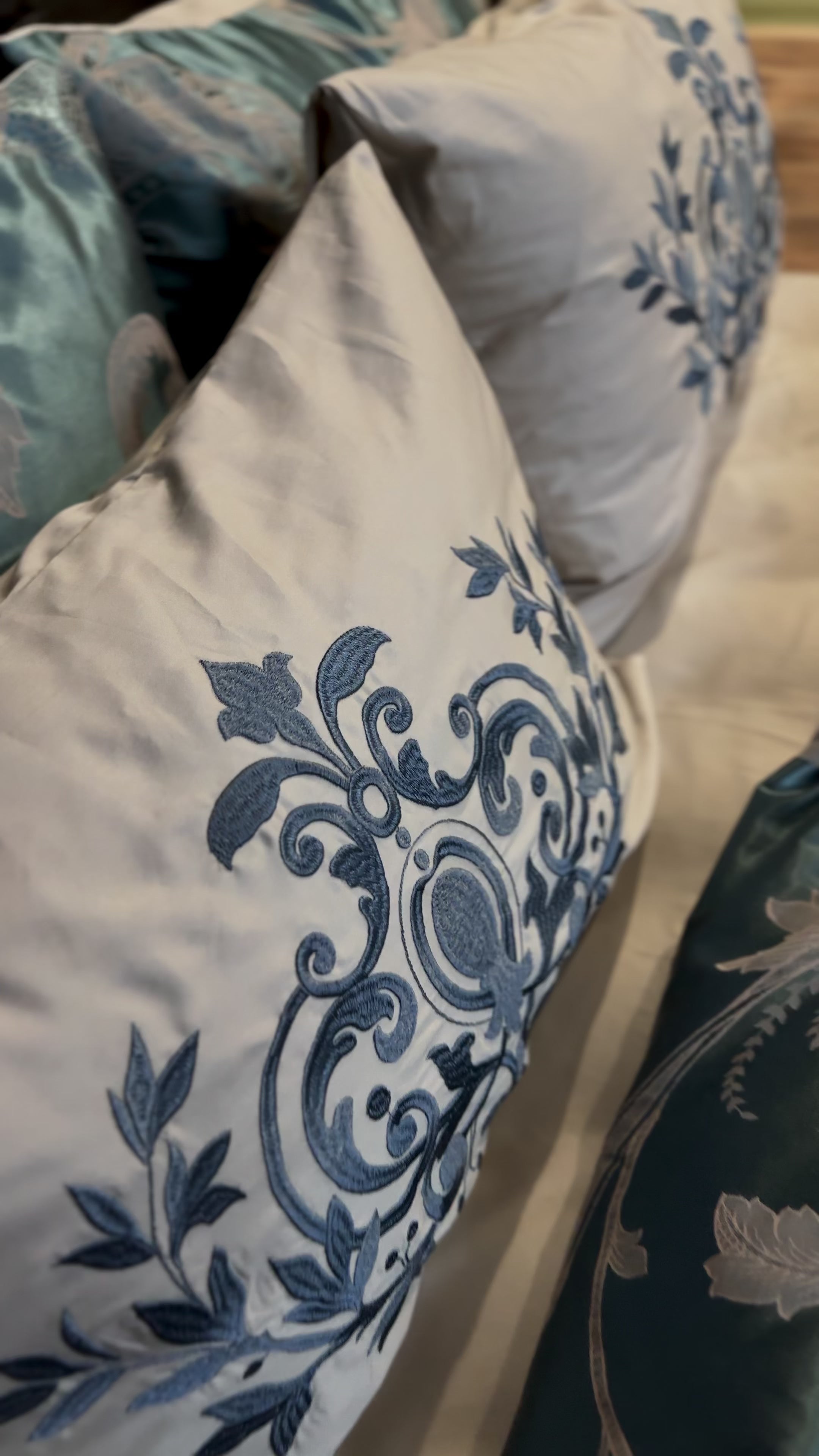 Jacquard & Cotton Sateen With Embroidery Bedding Set - Ocean